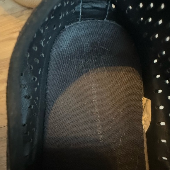 Time And Tru Shoes Womens 8 Memory Foam Casual Perf Slip On Flats Sneakers Black - Picture 3 of 6